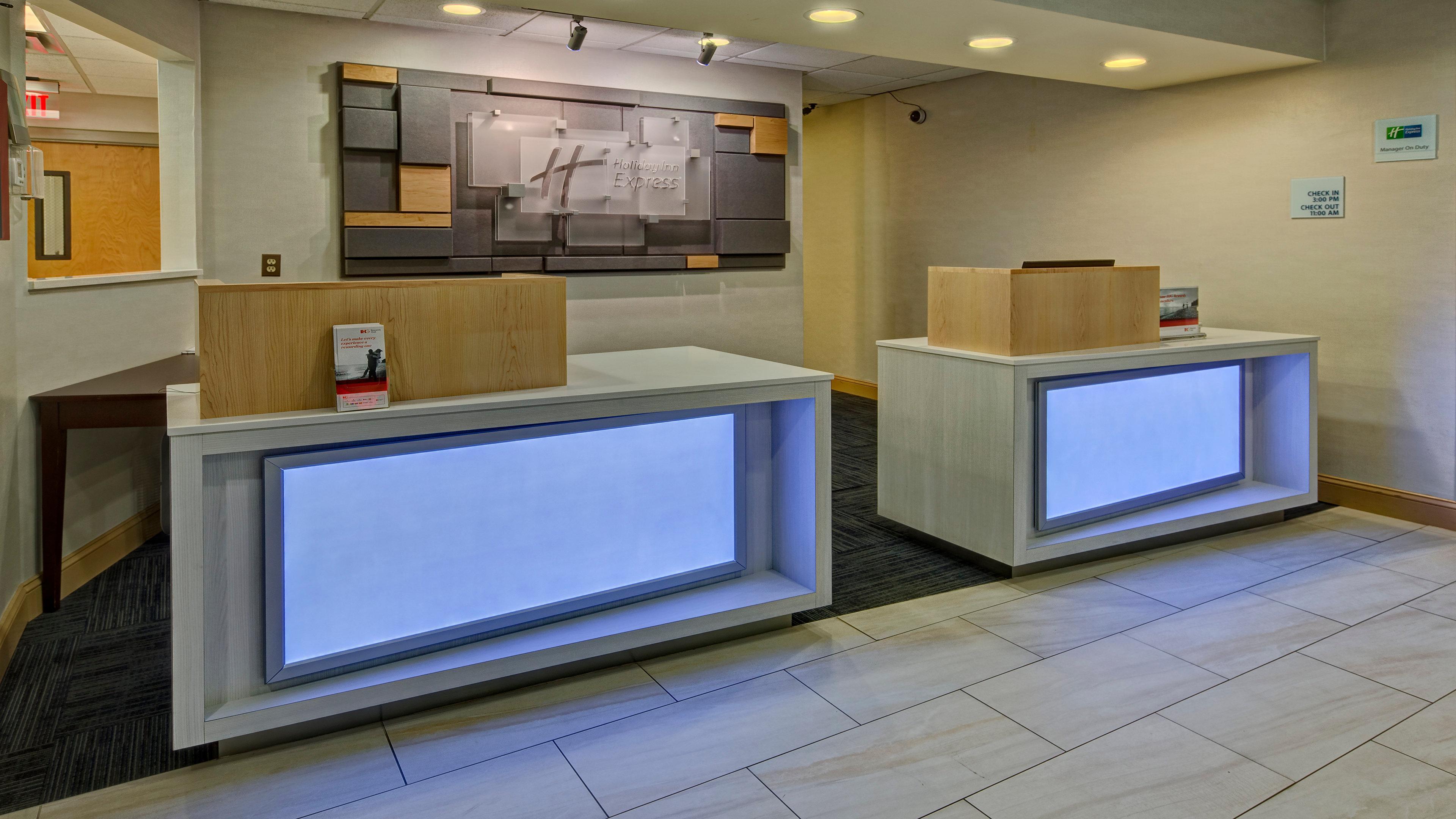 Holiday Inn Express Hotel & Suites London By Ihg Buitenkant foto