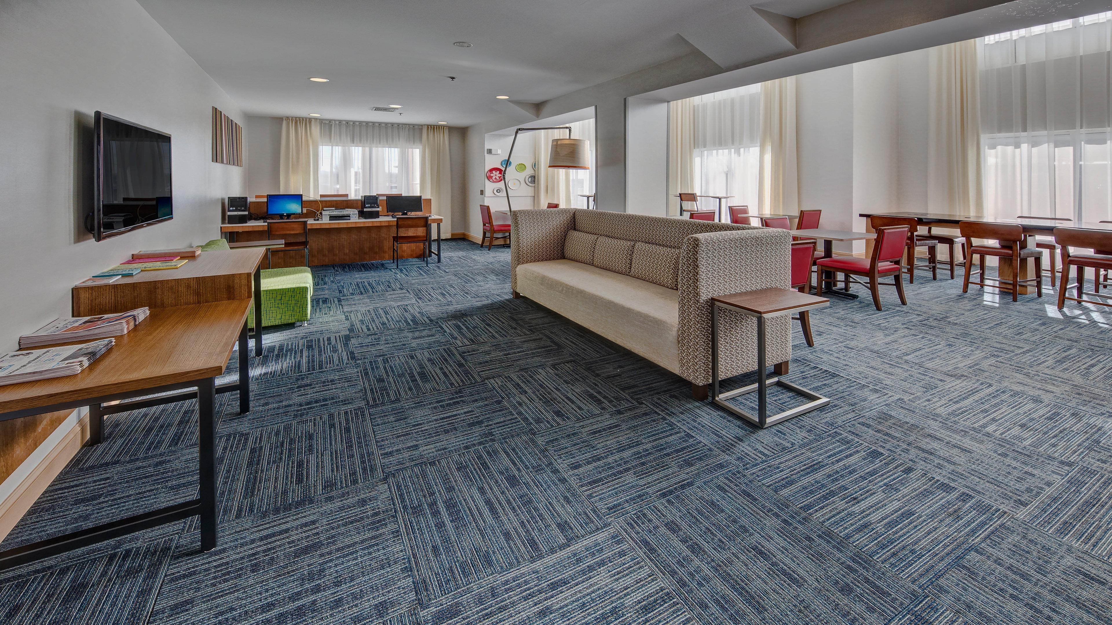 Holiday Inn Express Hotel & Suites London By Ihg Buitenkant foto