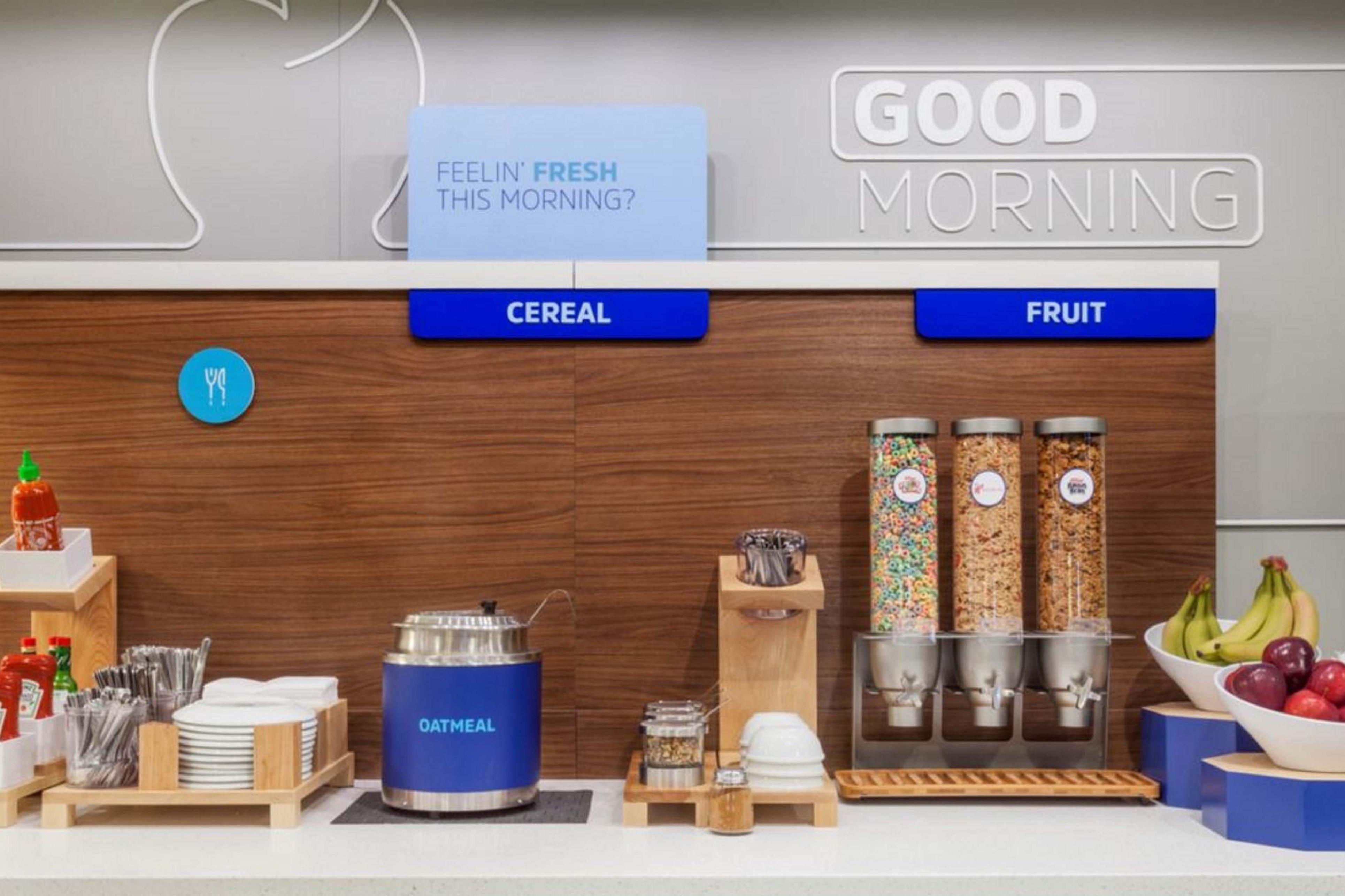 Holiday Inn Express Hotel & Suites London By Ihg Buitenkant foto