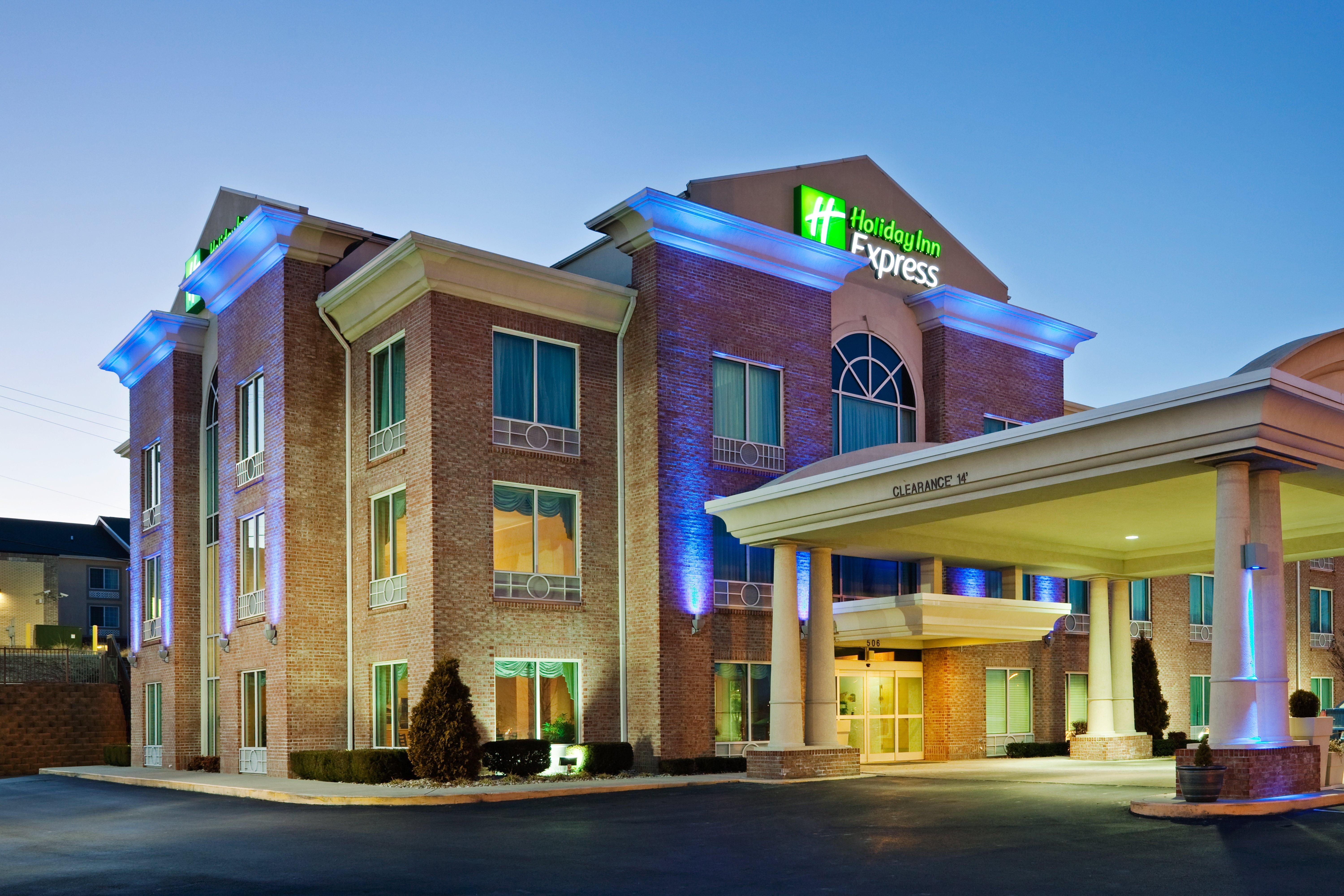 Holiday Inn Express Hotel & Suites London By Ihg Buitenkant foto