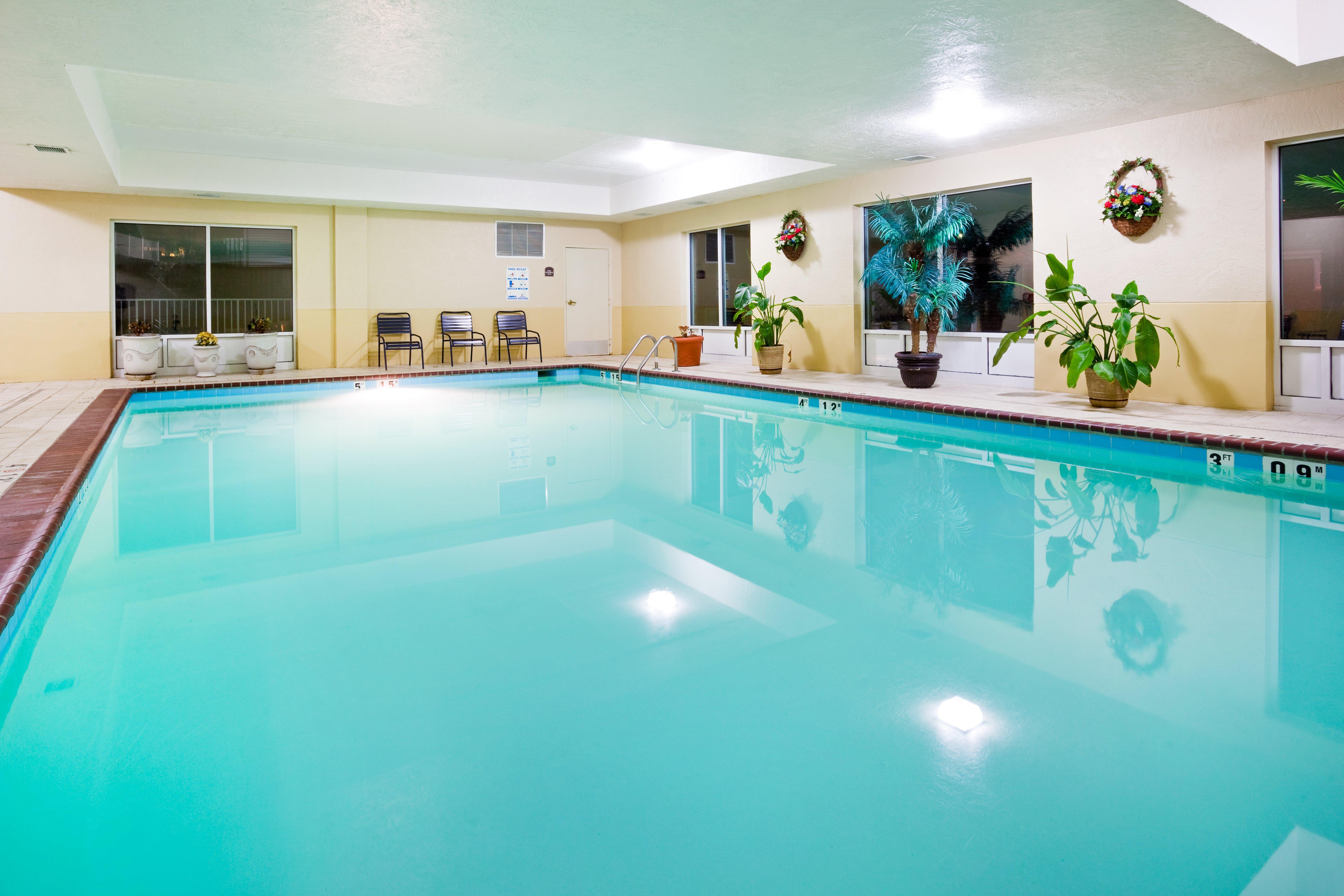 Holiday Inn Express Hotel & Suites London By Ihg Buitenkant foto
