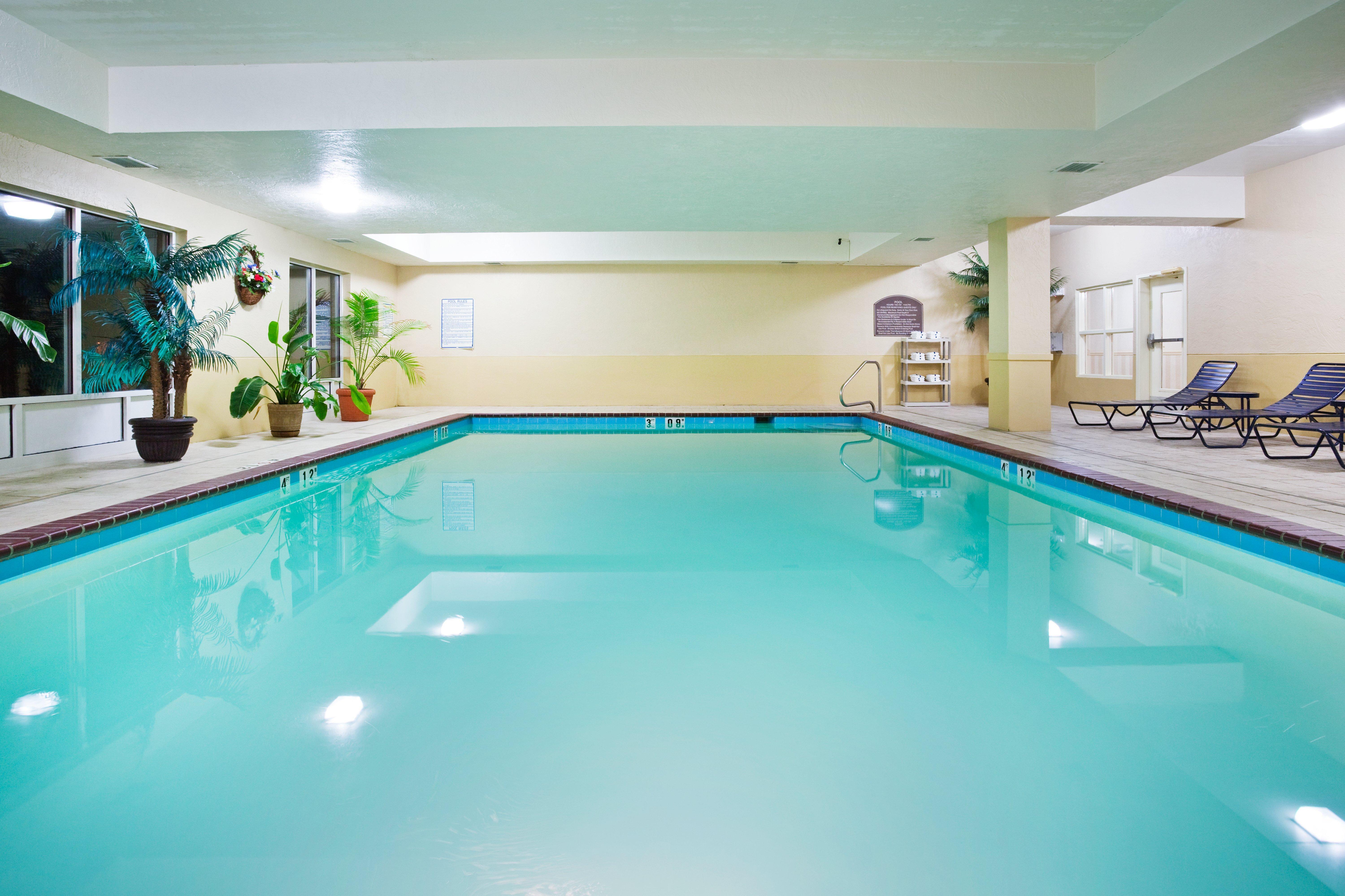 Holiday Inn Express Hotel & Suites London By Ihg Buitenkant foto