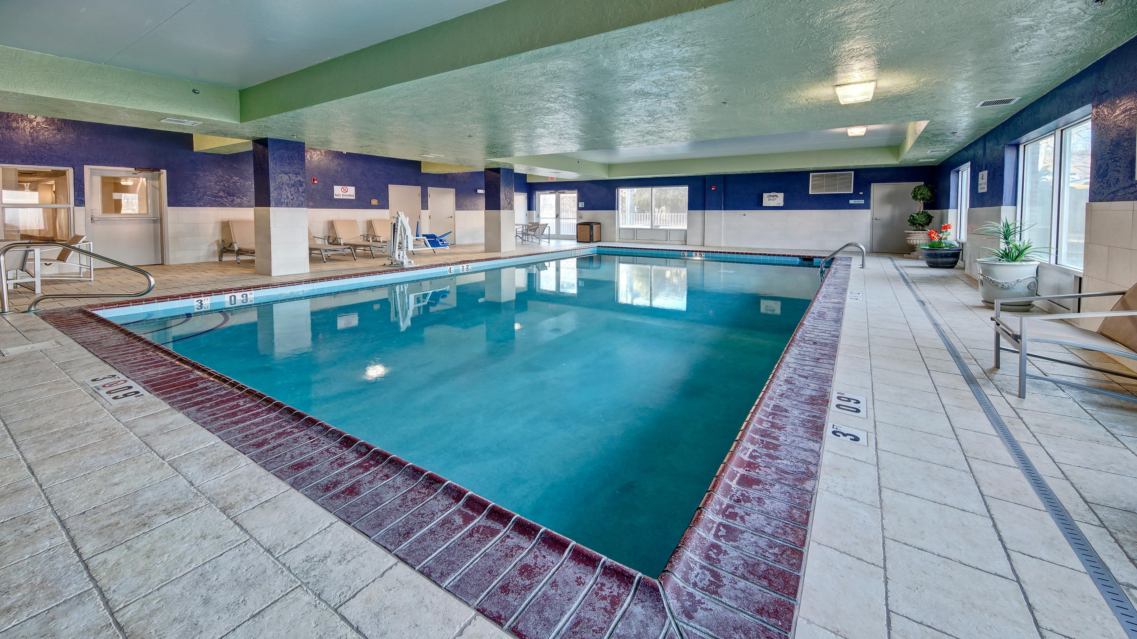 Holiday Inn Express Hotel & Suites London By Ihg Buitenkant foto