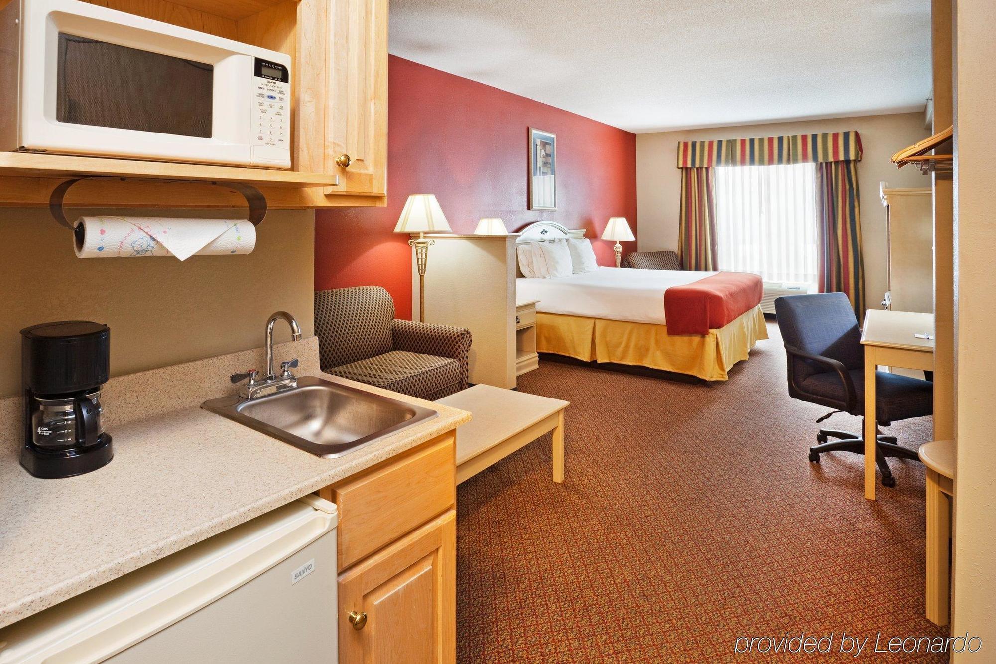 Holiday Inn Express Hotel & Suites London By Ihg Kamer foto