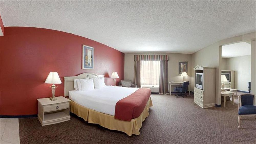 Holiday Inn Express Hotel & Suites London By Ihg Buitenkant foto